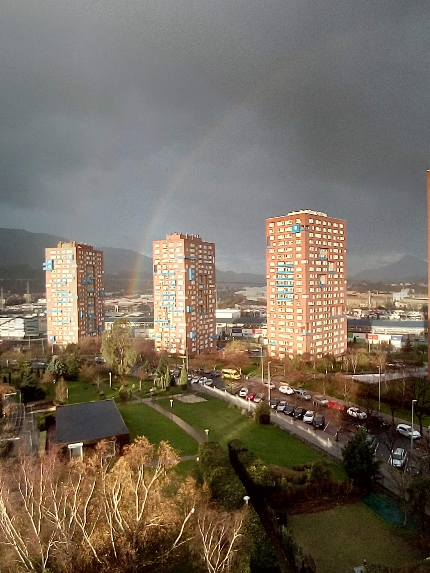 PANORÁMICA CON ARCOÍRIS AL FONDO